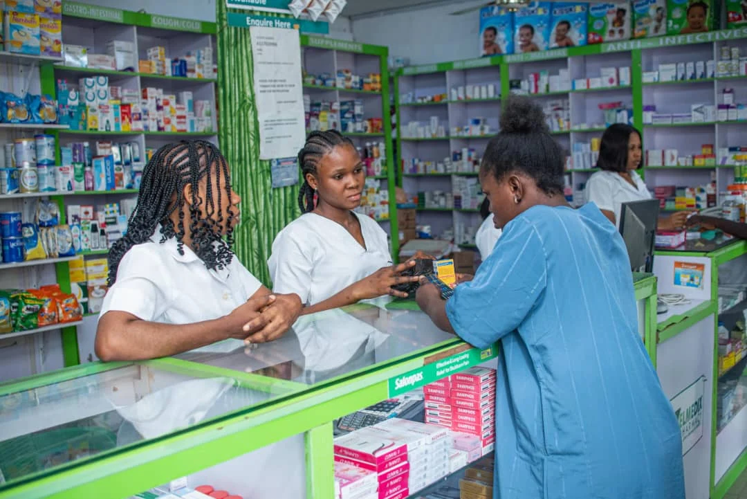 The Zelmedix team assisting a customer