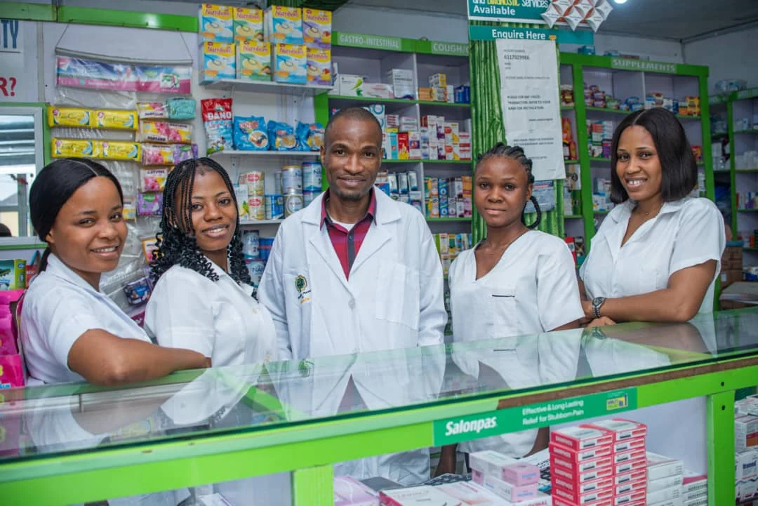 The Zelmedix team at the pharmacy counter